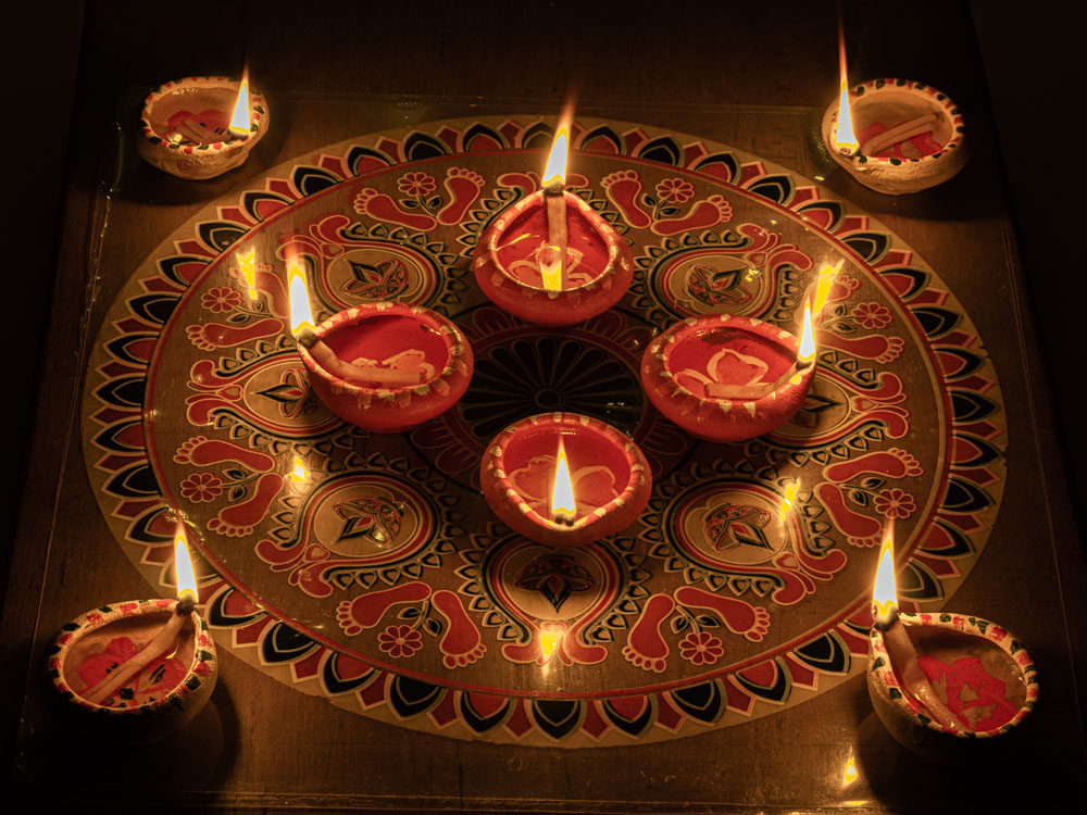 Gold and red round candles on brown round tray
